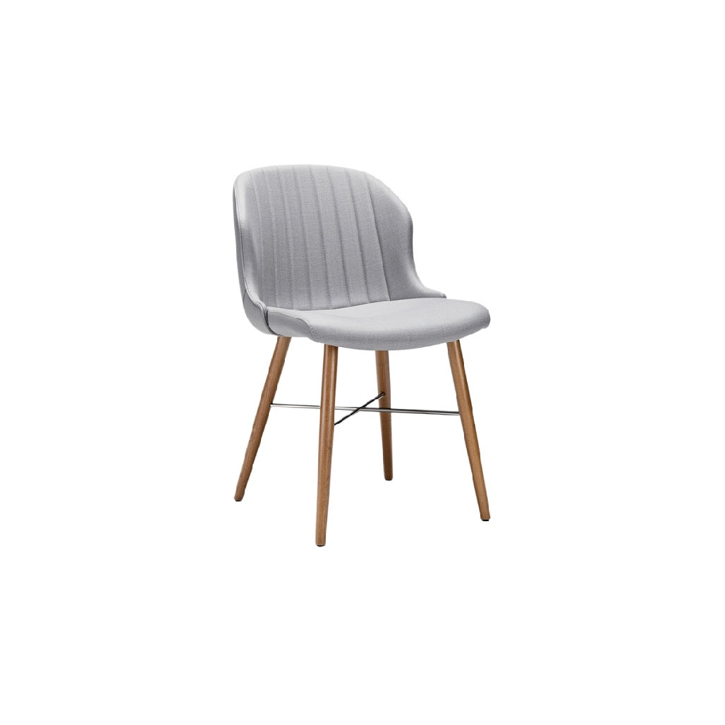 Moderne grijze stoel met houten poten